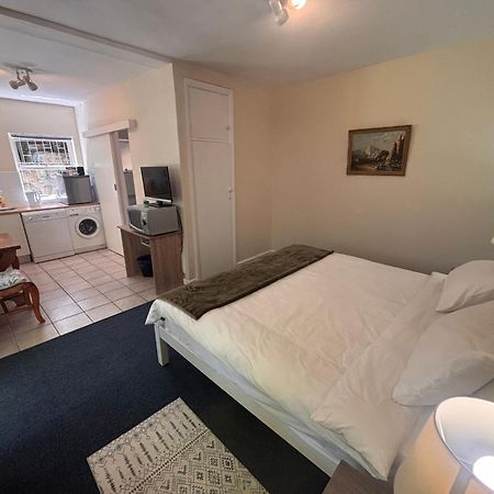 Highlands Self Catering Apartment Cape Town Exterior photo